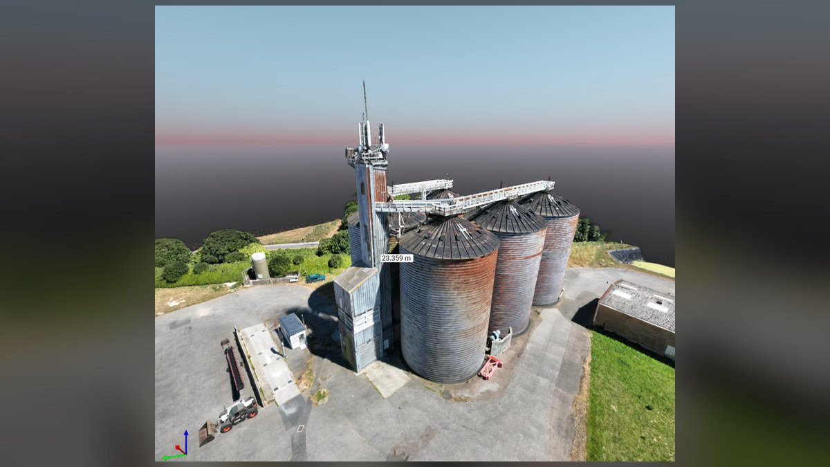 Modélisation 3D photogrammétrique de trois silos industriels et de leur structure attenante, réalisée par Solution’Air
